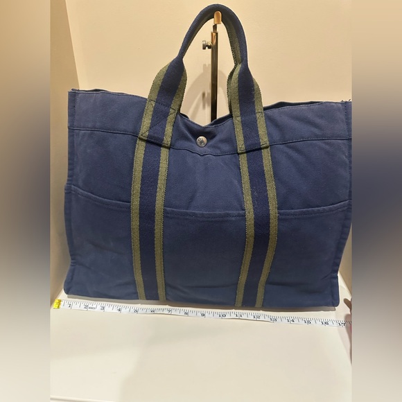 Hermès
Toile Fourre-Tout MM - Picture 8 of 15